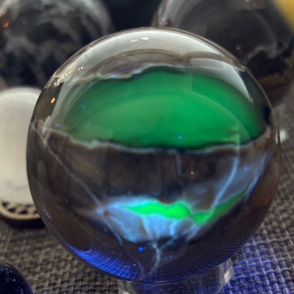 Volcano Gorgeous Crystal UV Reacted Crystal Sphere-New - Picture 3 of 6